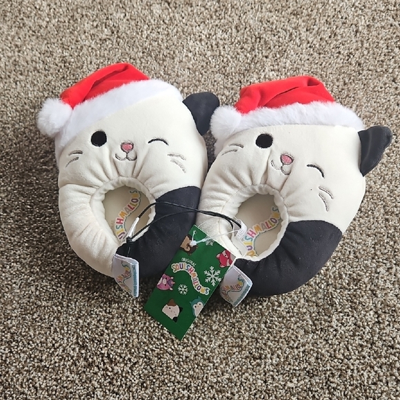 Kids Squishmallows Festive Kitten Slippers With Santa Hat - Picture 1 of 4